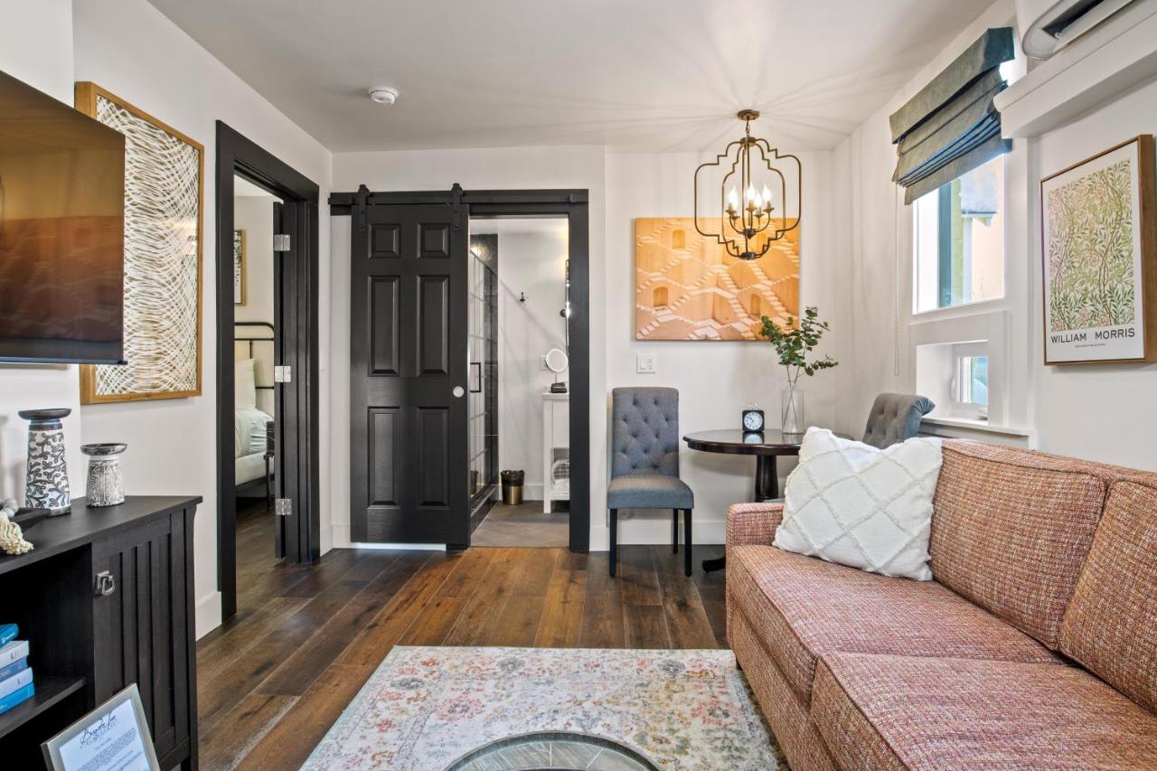 Deluxe King Suite at Bespoke Inn Flagstaff