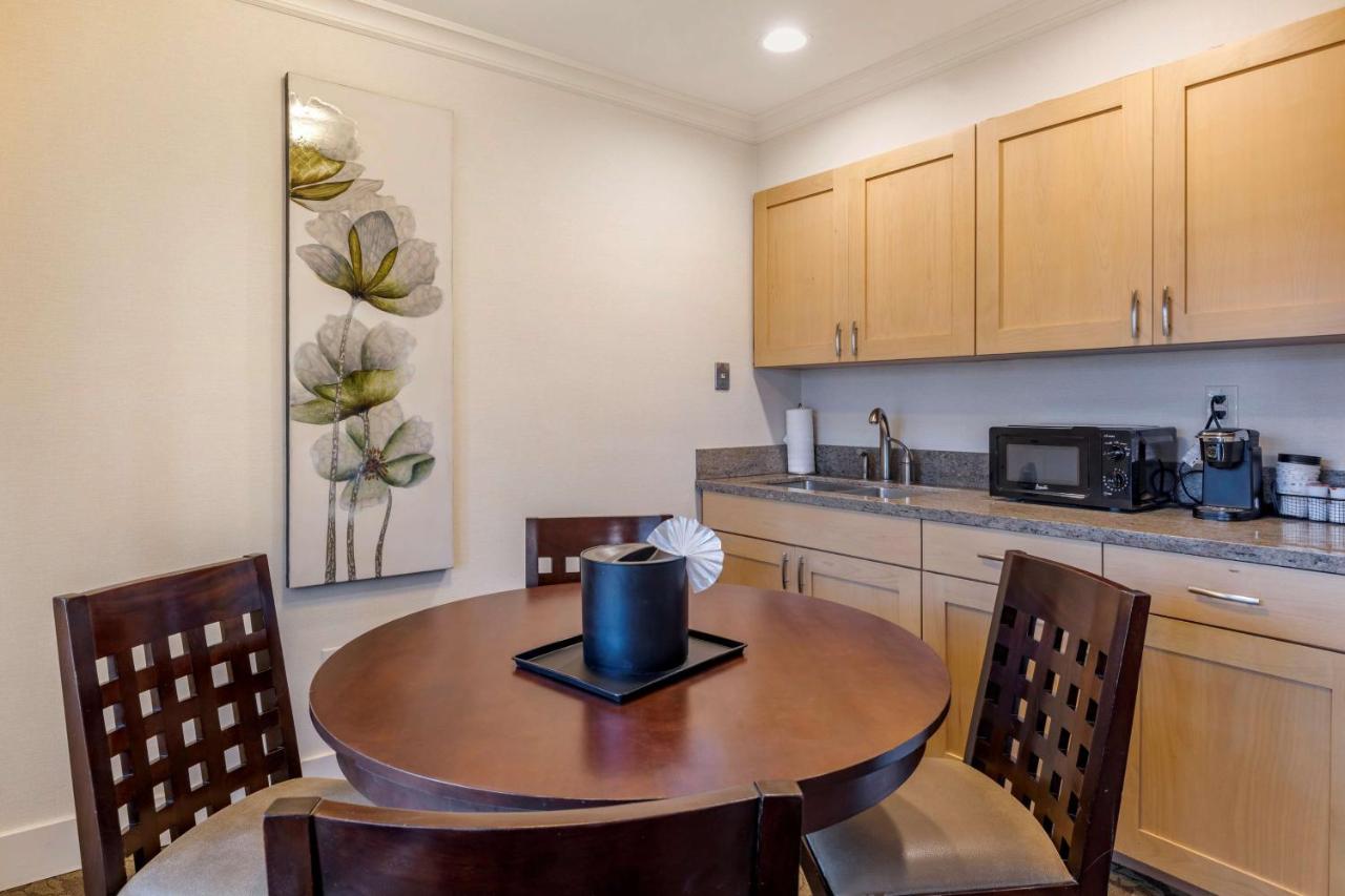  | Best Western Plus Island Palms Hotel & Marina