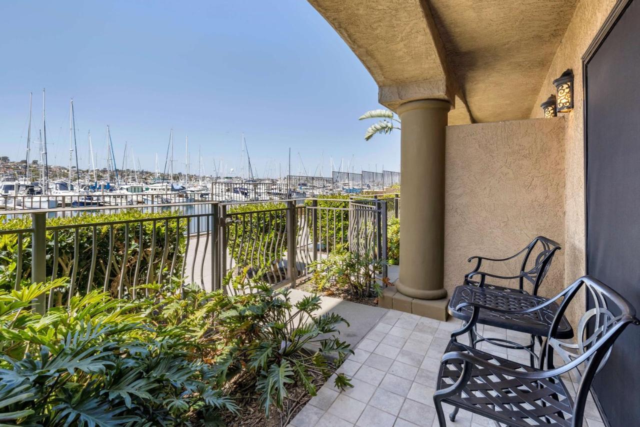 Queen Room with Two Queen Beds with Water View at Best Western Plus Island Palms Hotel & Marina
