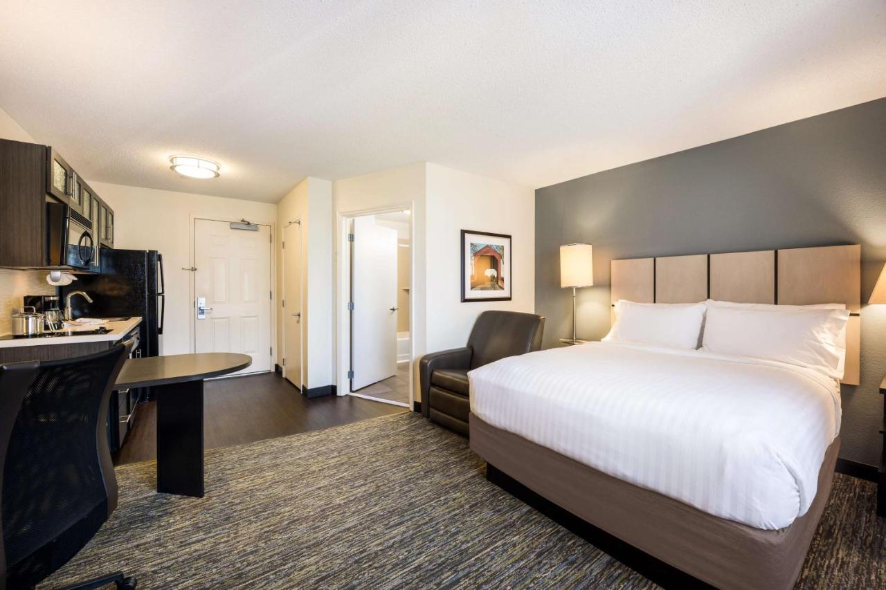 | Sonesta Simply Suites St Louis Earth City