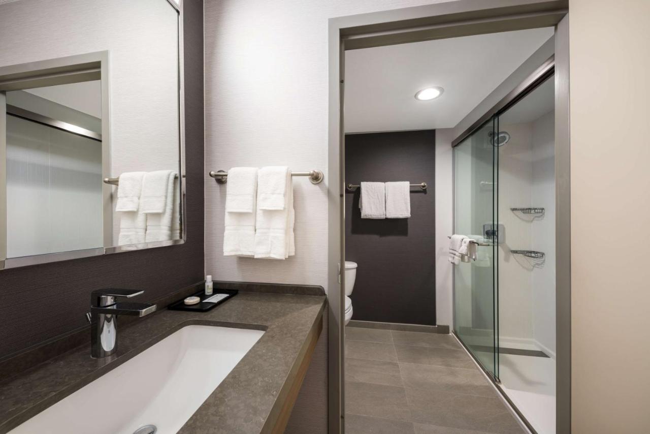 Guestroom Two Queens at Sonesta Select San Jose Airport