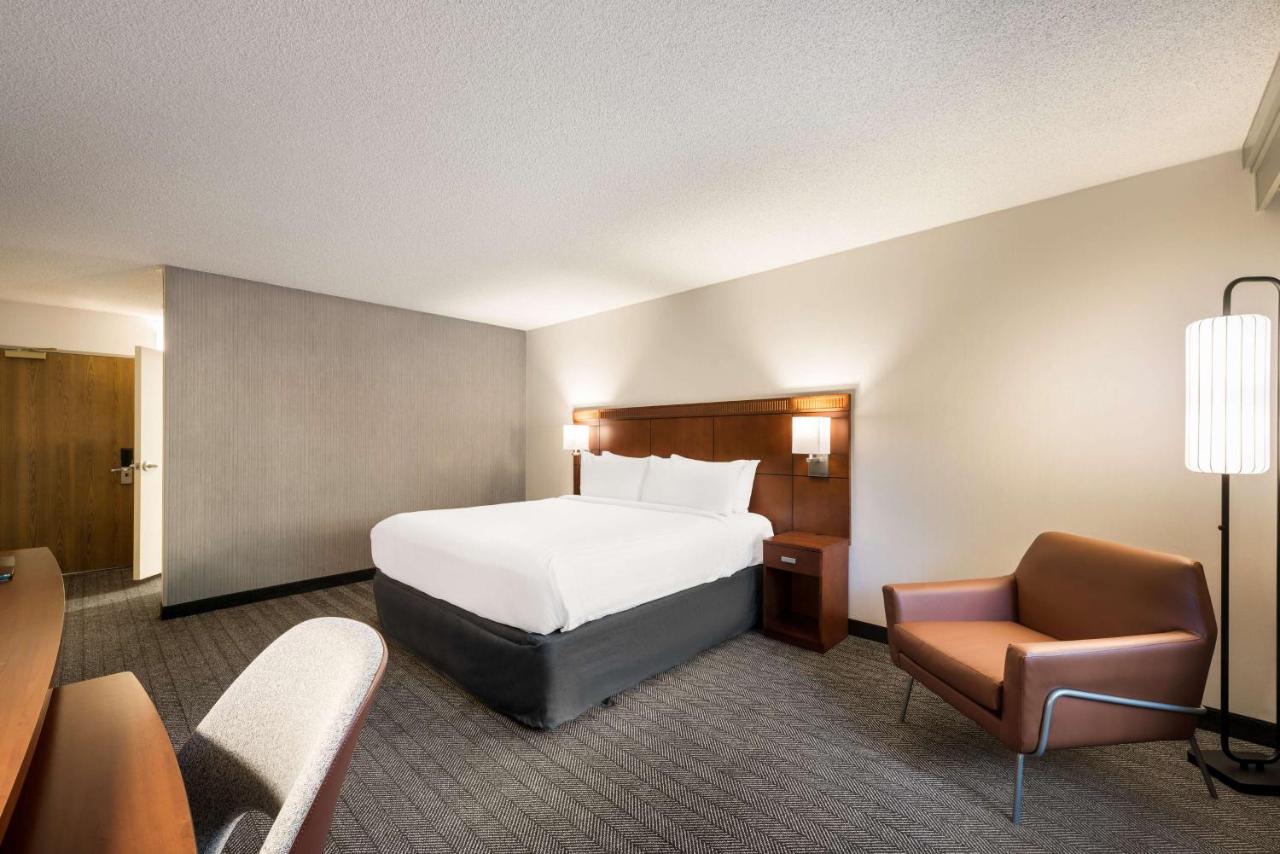 Hearing Accessible Guestroom King at Sonesta Select San Jose Airport