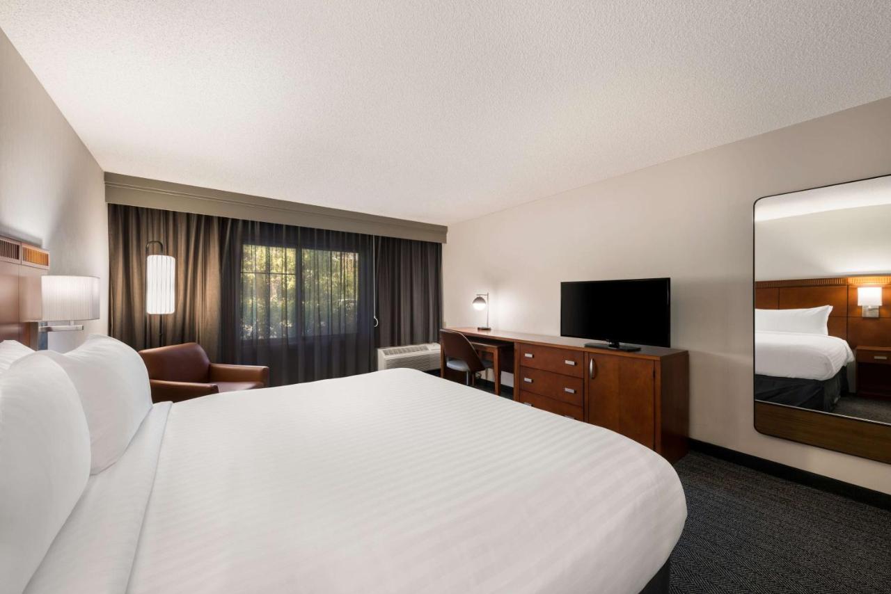 Hearing Accessible Guestroom King at Sonesta Select San Jose Airport