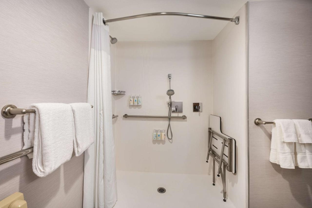 Mobility Accessible Guestroom King Roll-In Shower at Sonesta Select San Jose Airport