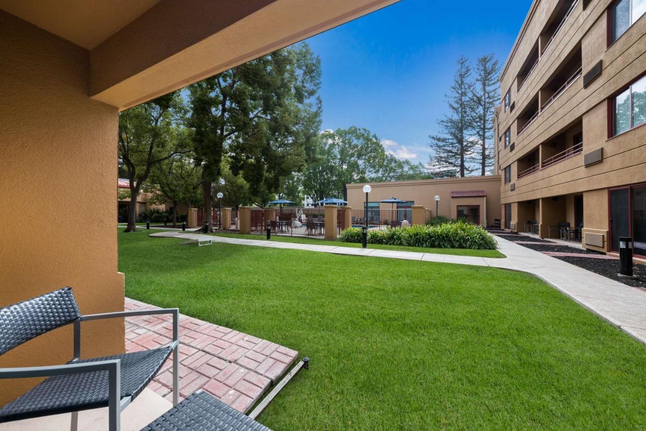 Mobility Accessible One Bedroom Suite King Tub at Sonesta Select San Jose Airport