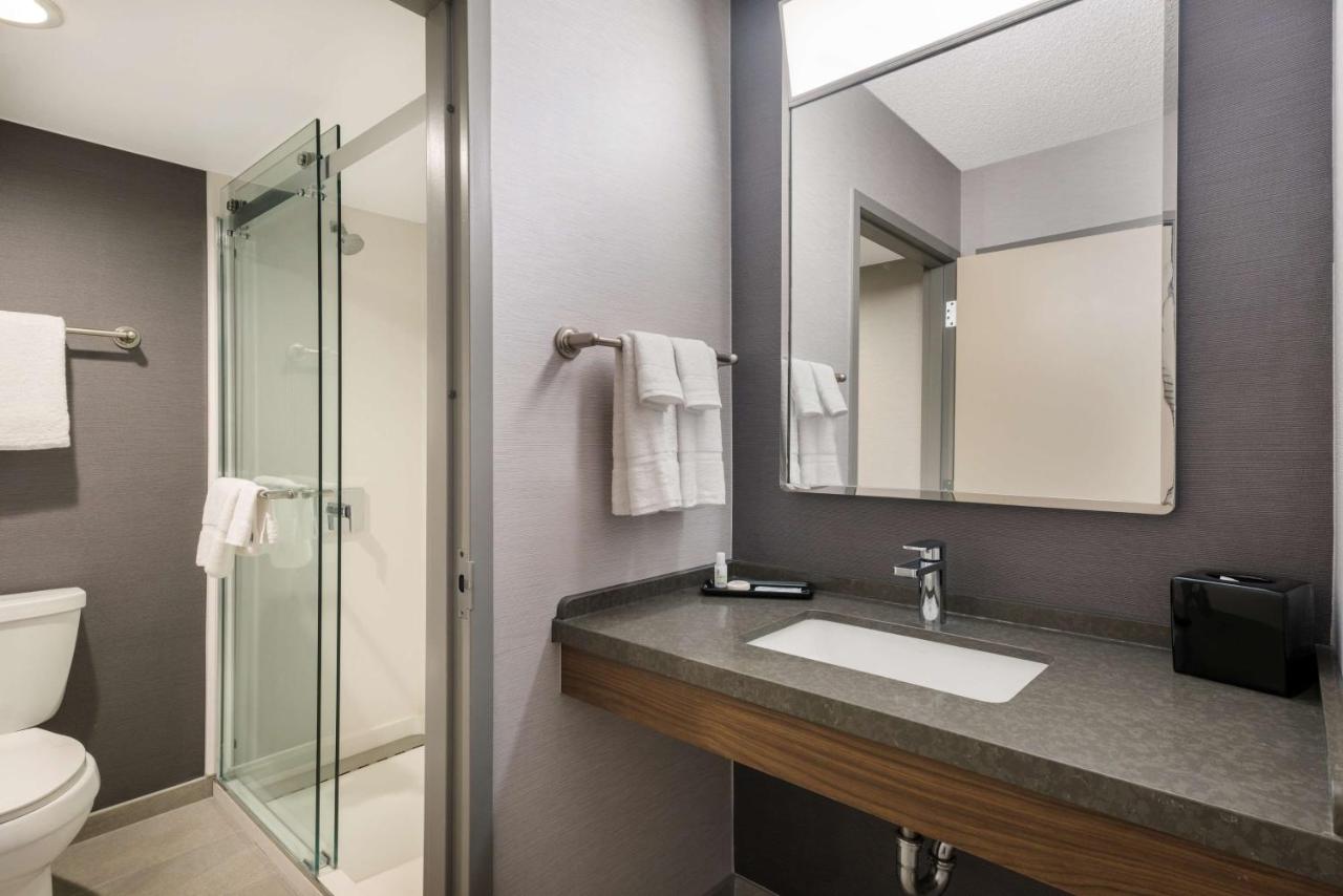 Guestroom Two Queens at Sonesta Select San Jose Airport