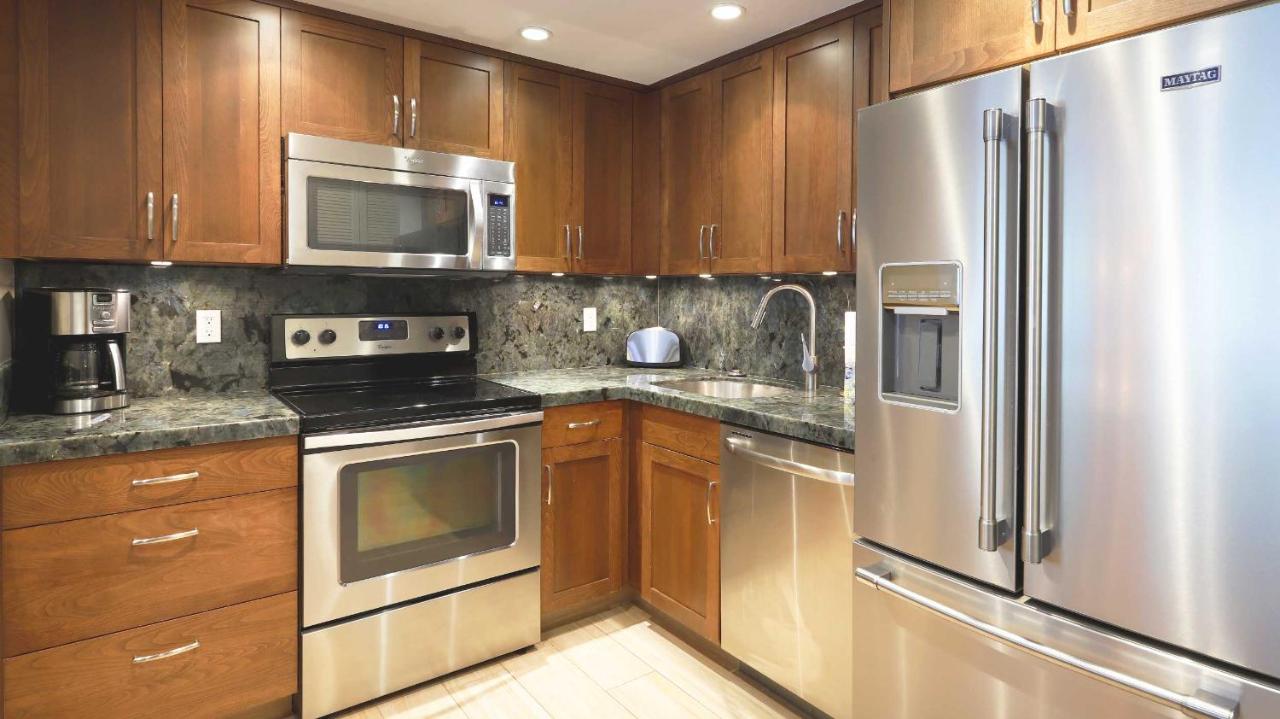  | Maui Westside Presents: Whaler 420 - Best location in Kaanapali beach