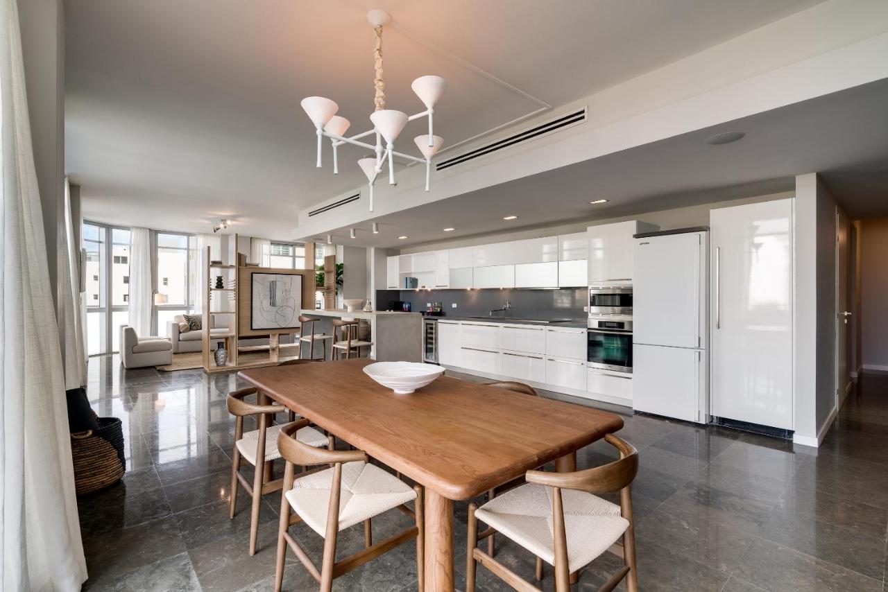Three Bedroom Penthouse Suite with RoofTop Terrace at Boulan South Beach