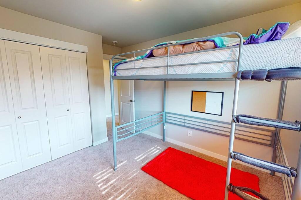 | Quiet family sized home