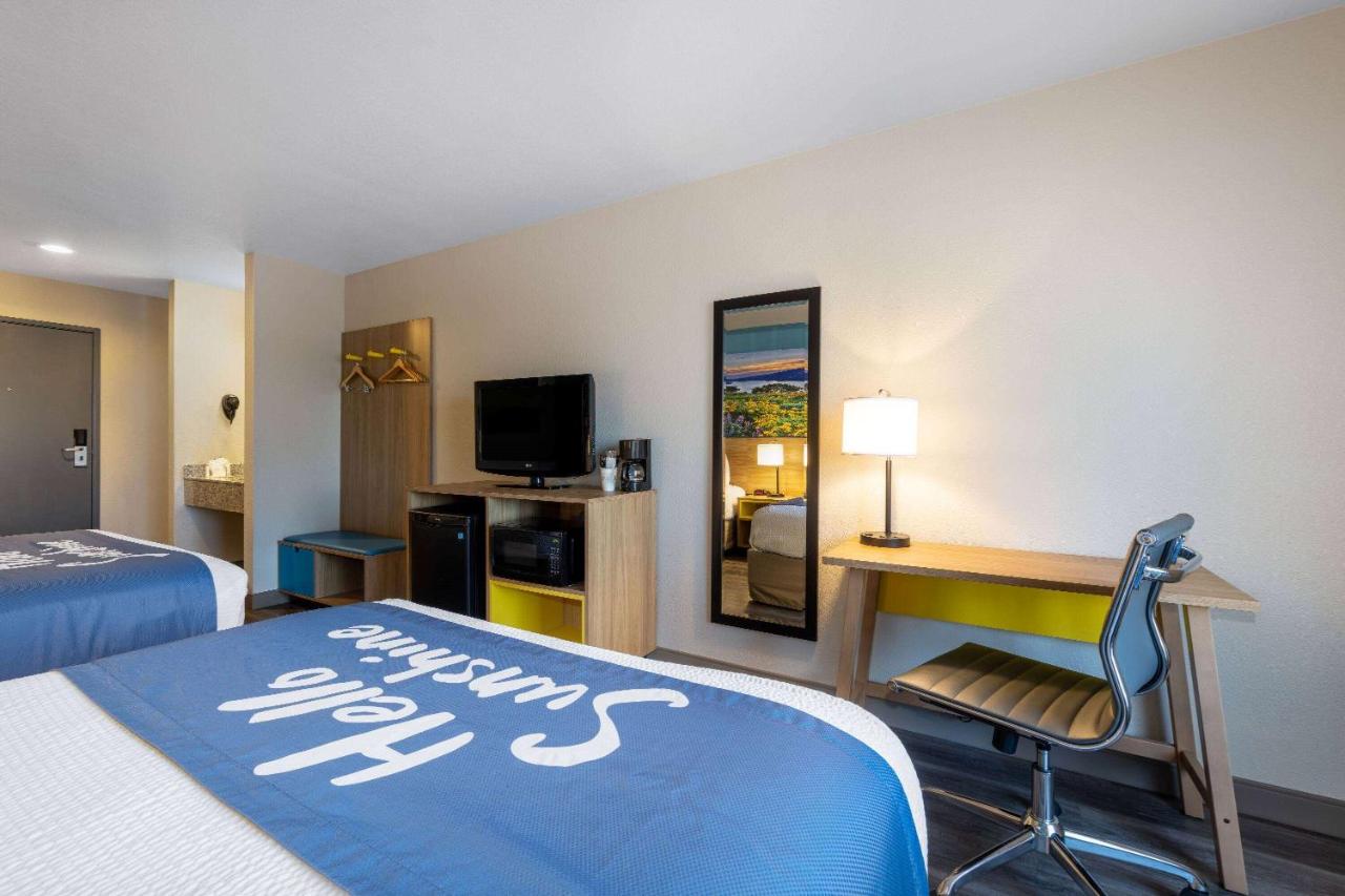 Queen Room with Two Queen Beds - Non-Smoking at Days Inn by Wyndham Lathrop