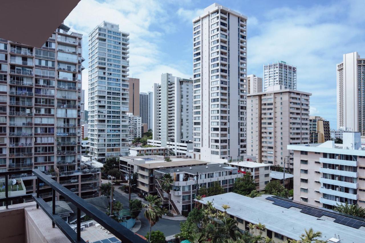 Corner Premium View King Bed with Lanai at Wayfinder Waikiki