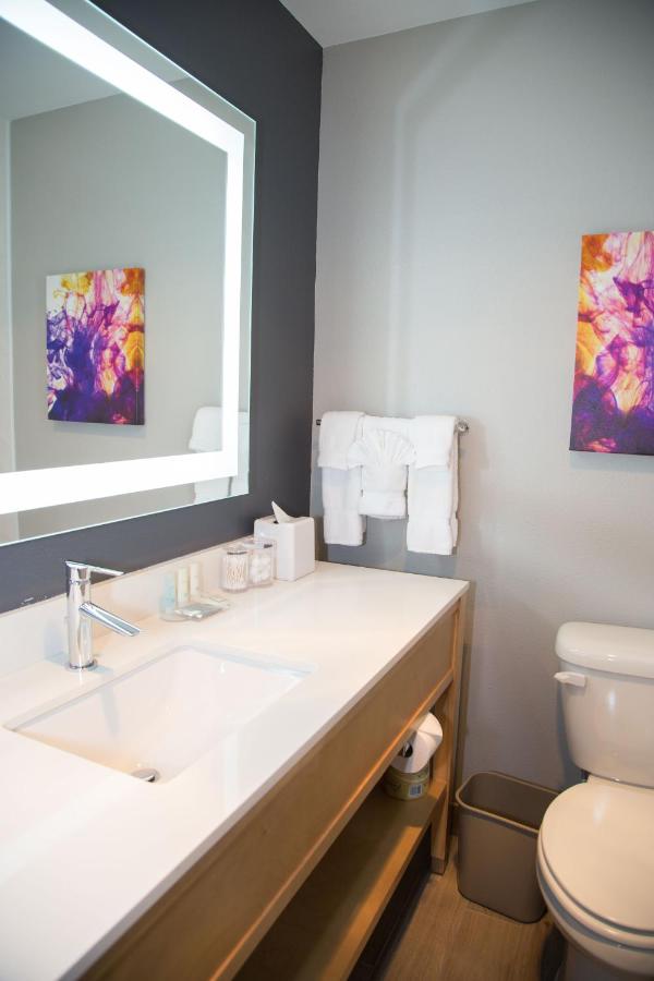 Executive King Room - Mobility Access/Non-Smoking at La Quinta by Wyndham Seattle Federal Way