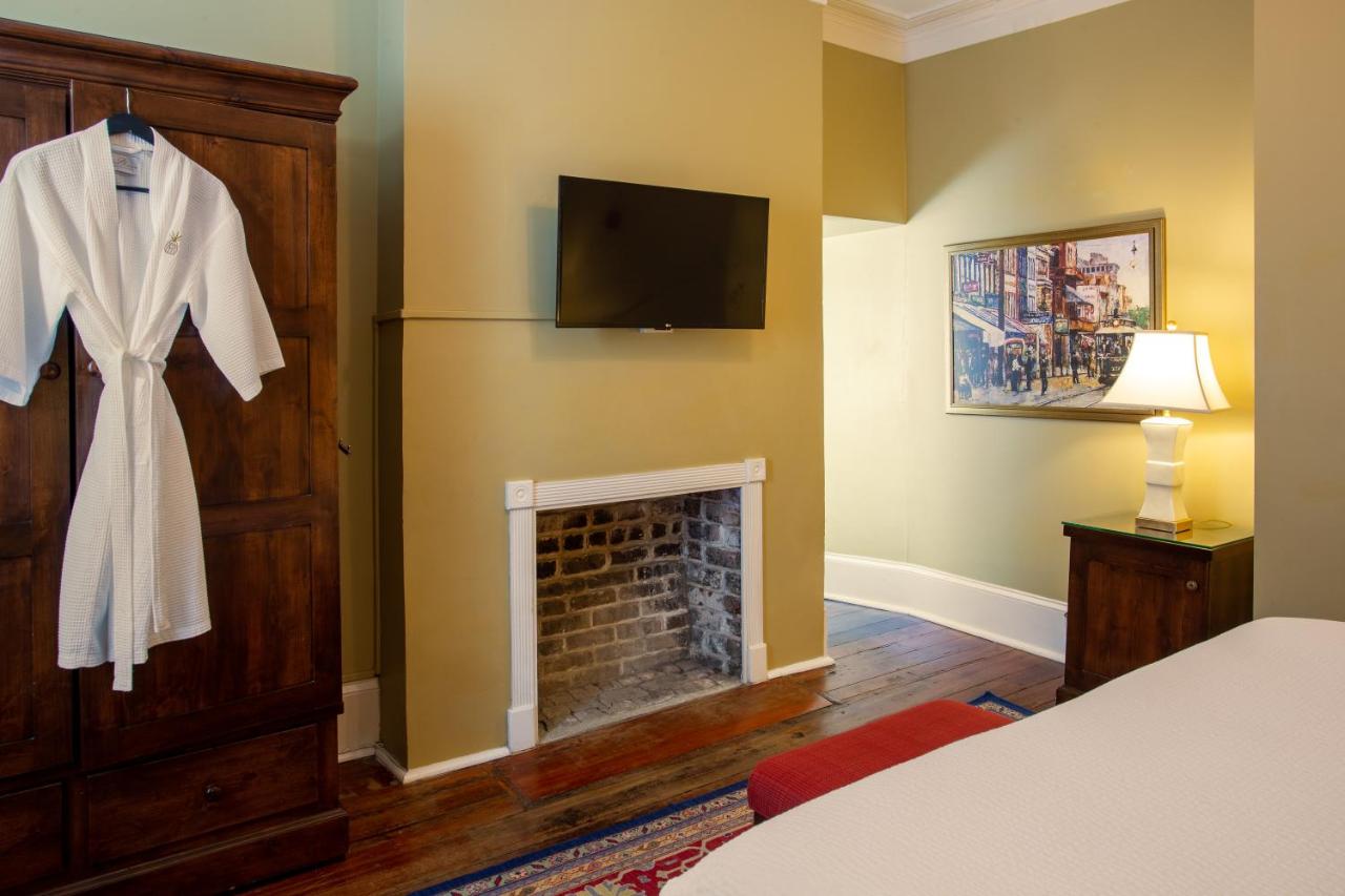 King Room - Disability Access at The Marshall House, Historic Inns of Savannah