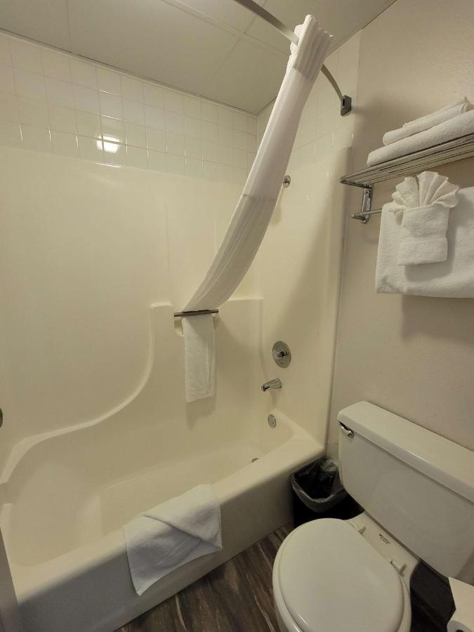 King Room - Non-Smoking at SureStay Plus Hotel by Best Western Grand Island