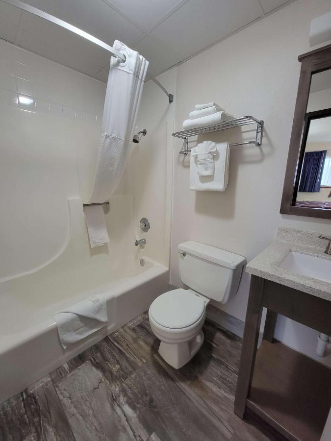 Queen Room - Non-Smoking at SureStay Plus Hotel by Best Western Grand Island