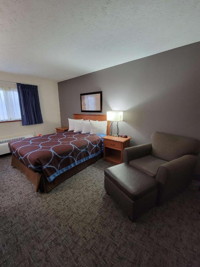 King Room - Non-Smoking at SureStay Plus Hotel by Best Western Grand Island