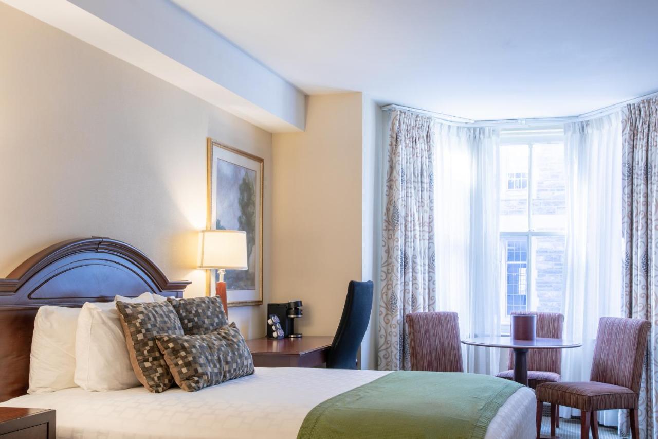Club Queen Room at The Conwell Inn