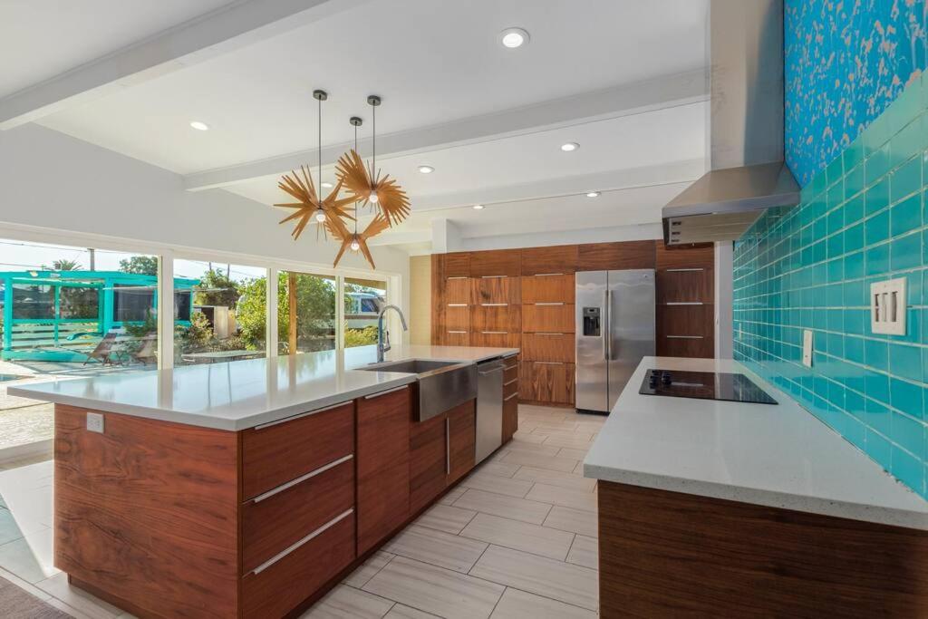 | Mid-Century Modern GEM