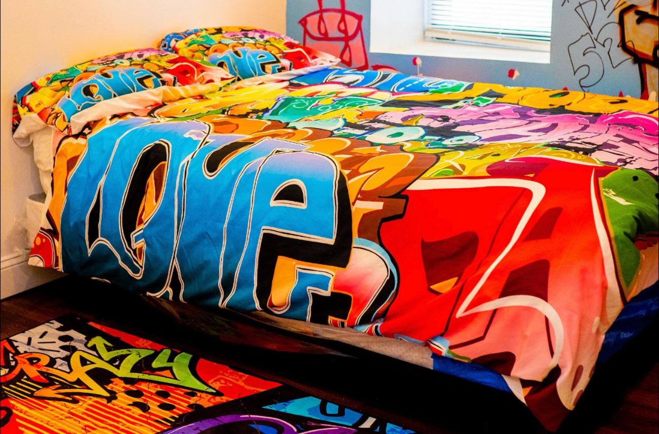 | Art Deco Graffiti Suite