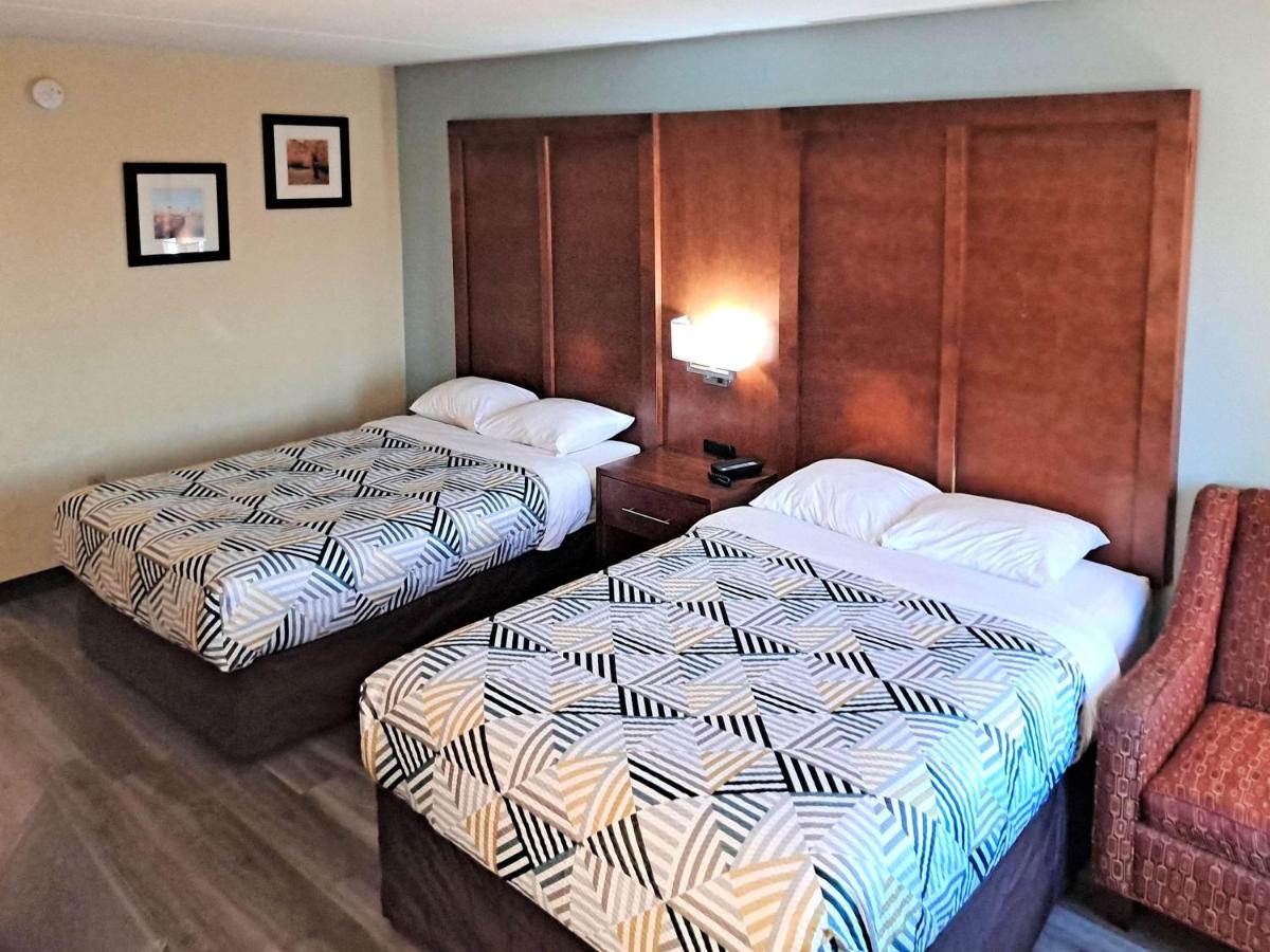 Quadruple Room - Non-Smoking at Studio 6 Suites Catonsville, Md – Baltimore West
