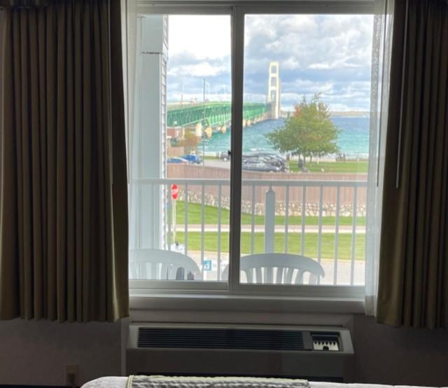 Double Room with Lake View at Parkside Inn Bridgeview