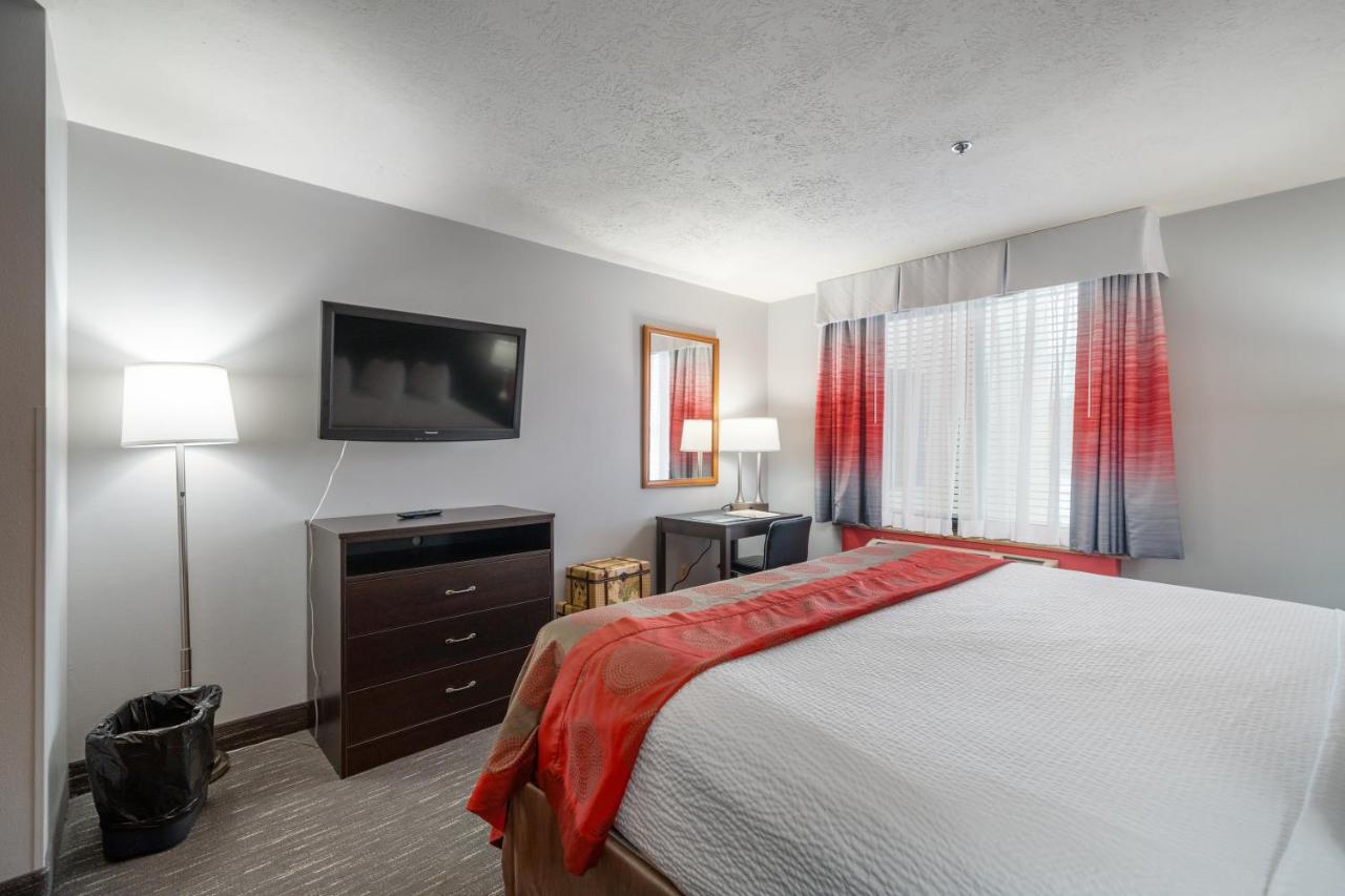 Ramada by Wyndham Sioux Falls Airport - Waterpark Resort & Event Center