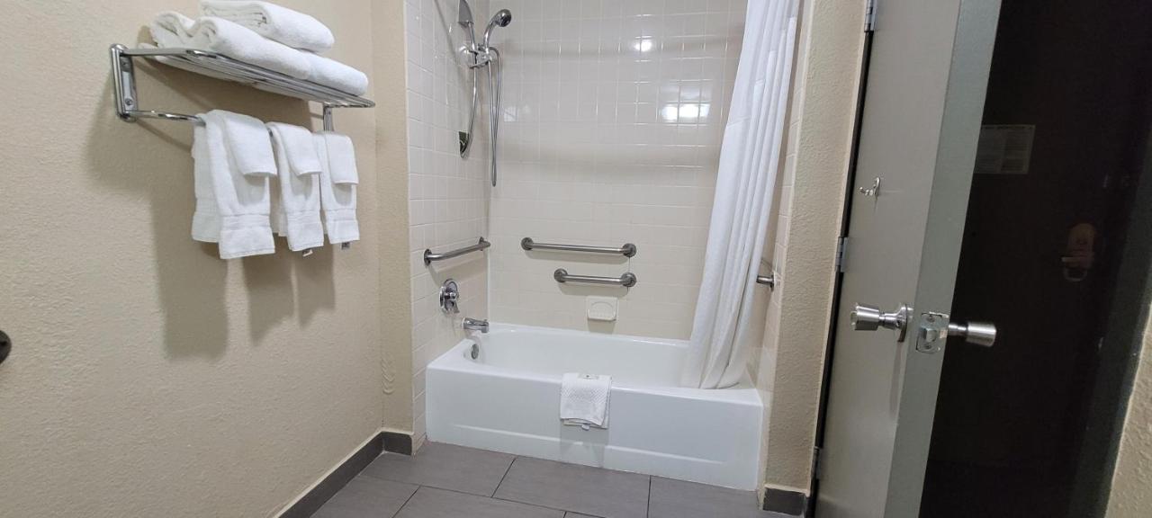 King Room - Accessible/Non-Smoking at Quality Inn & Suites Columbia I-70