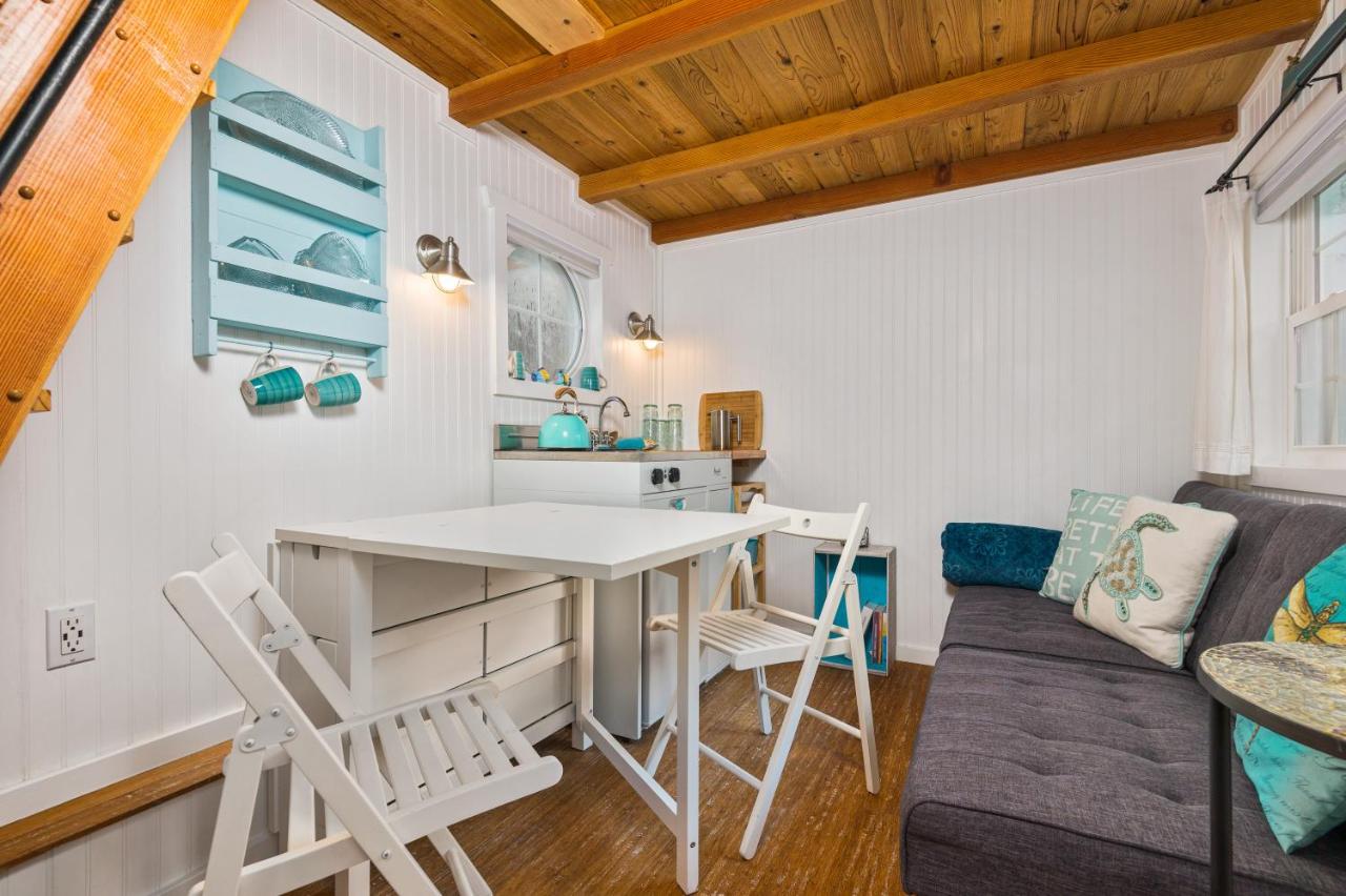 Deluxe Queen Studio at Tiny Digs - Hotel of Tiny Houses