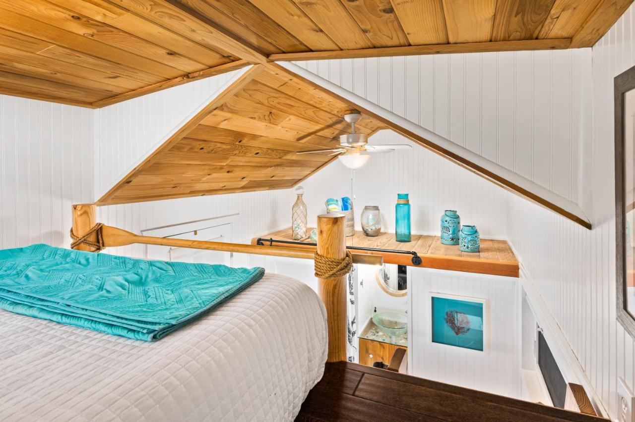 Deluxe Queen Studio at Tiny Digs - Hotel of Tiny Houses