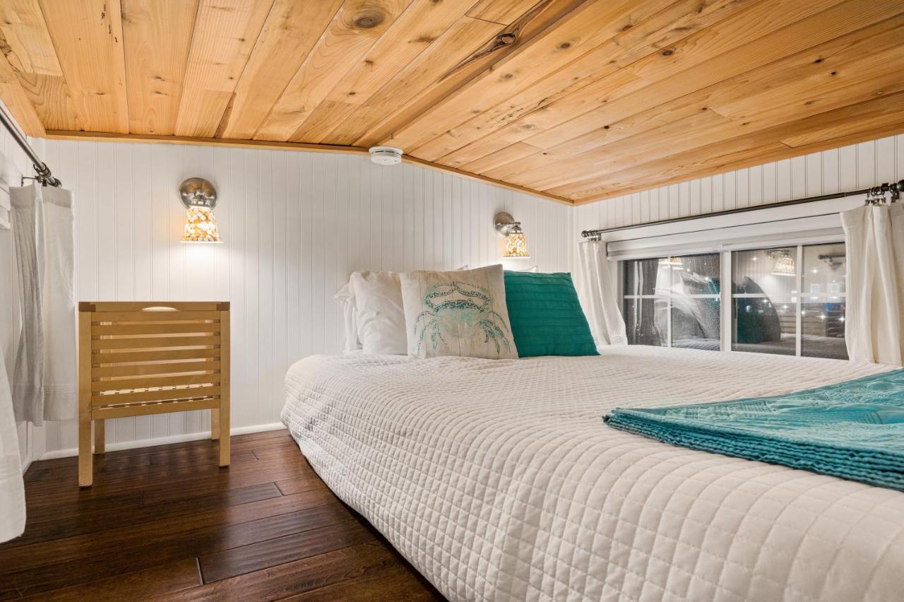 Deluxe Queen Studio at Tiny Digs - Hotel of Tiny Houses