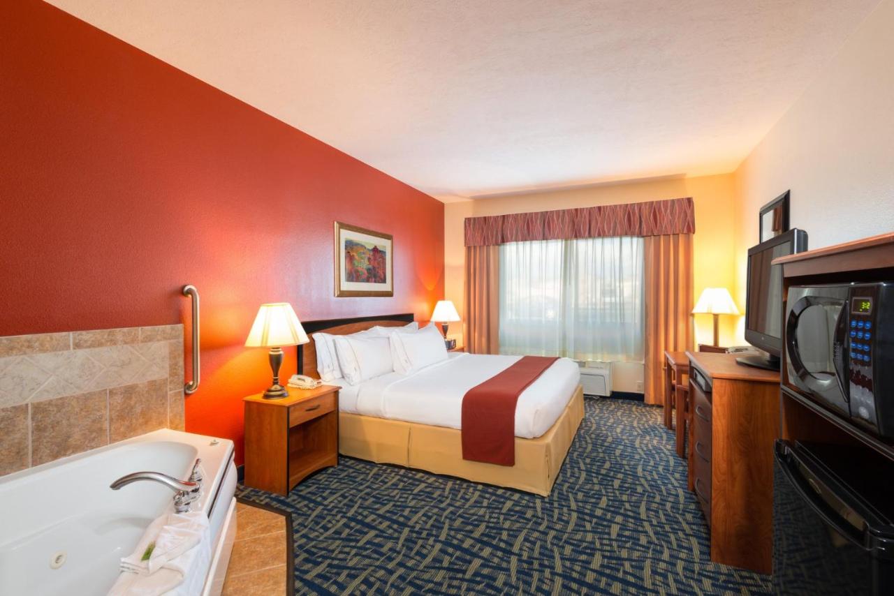  | Holiday Inn Express & Suites Alamosa