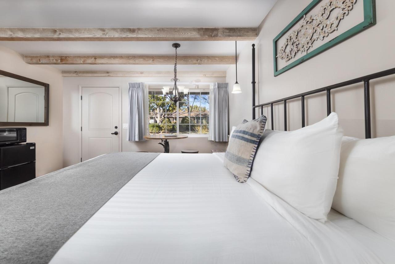 | Sky Ranch Lodge