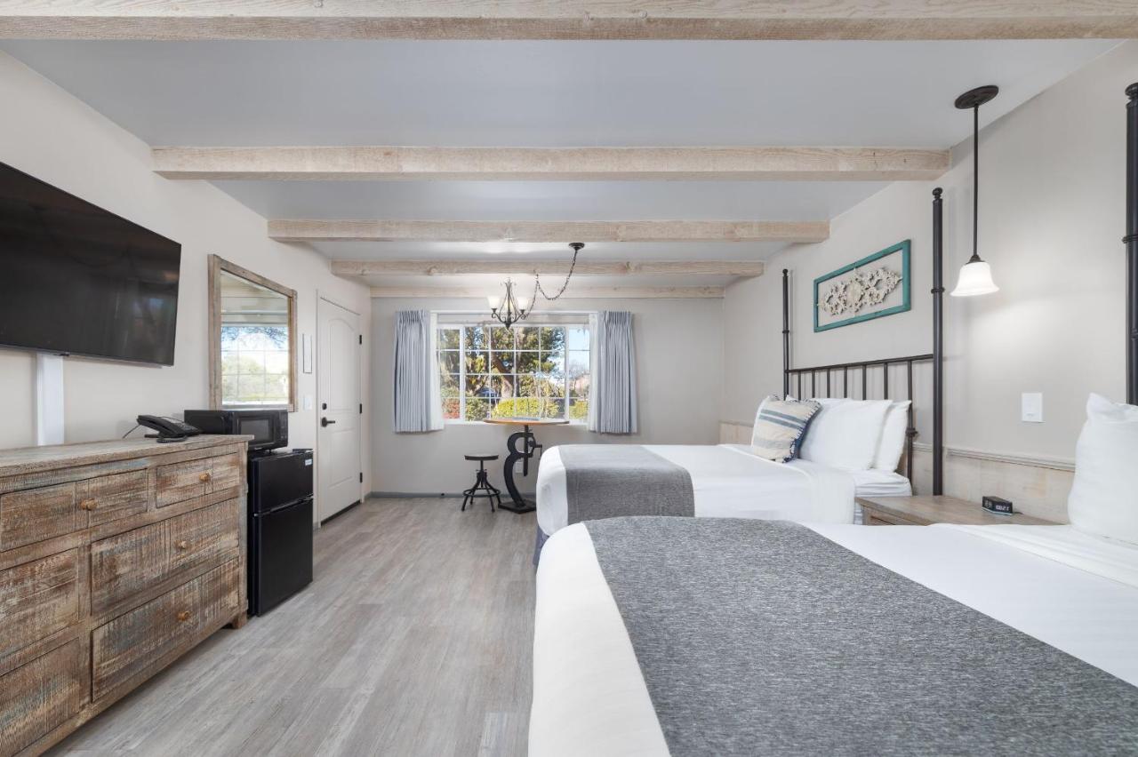 | Sky Ranch Lodge