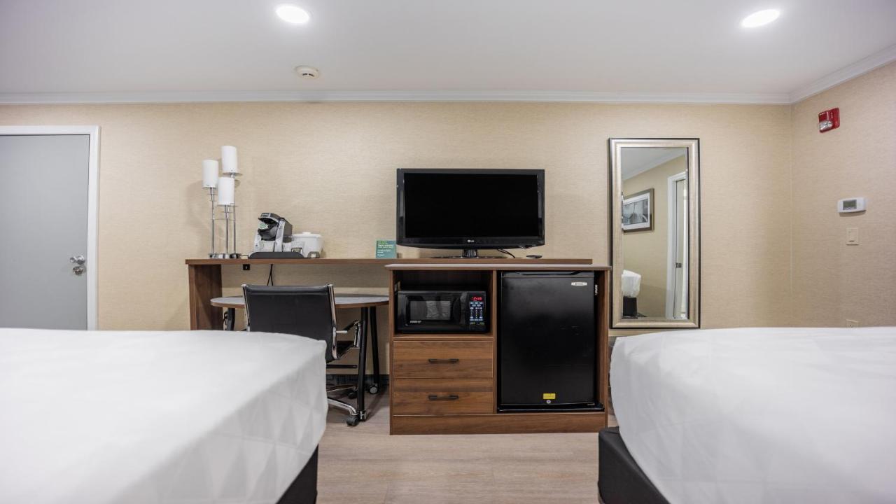 King Room - Non-Smoking at Holiday Inn Plainview-Long Island by IHG