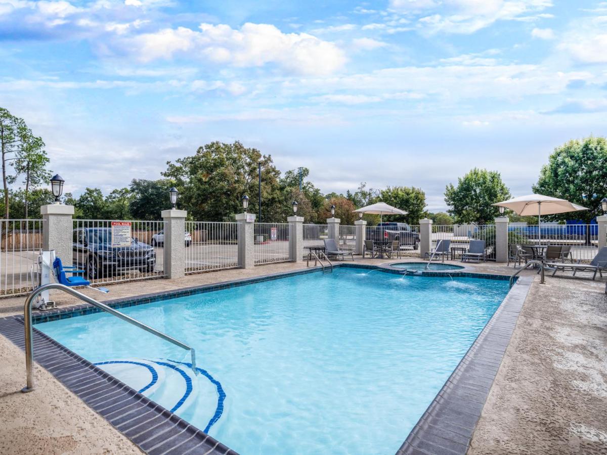 | Holiday Inn Express Hotel & Suites Beaumont Northwest, an IHG Hotel