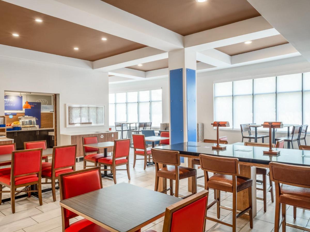 | Holiday Inn Express Hotel & Suites Beaumont Northwest, an IHG Hotel