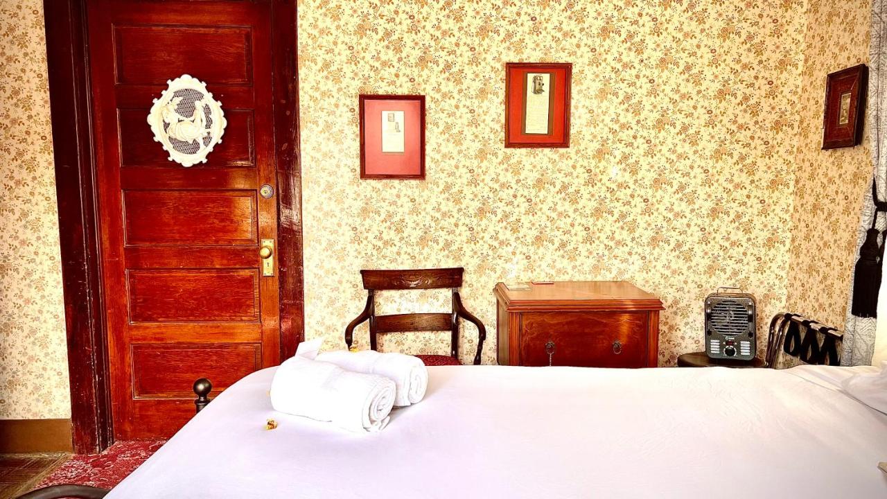 | Hotel La More at The Bisbee Inn