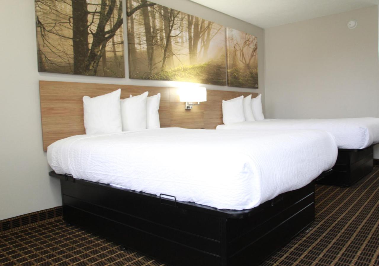Double Room with Two Double Beds - Smoking at Days Inn by Wyndham Forest