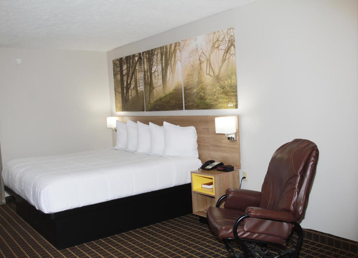 King Room - Non-Smoking at Days Inn by Wyndham Forest