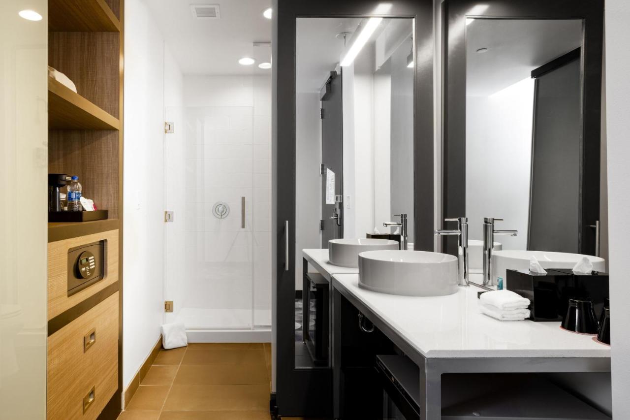 Aloft, Guest room, 1 King at Aloft by Marriott Austin Airport