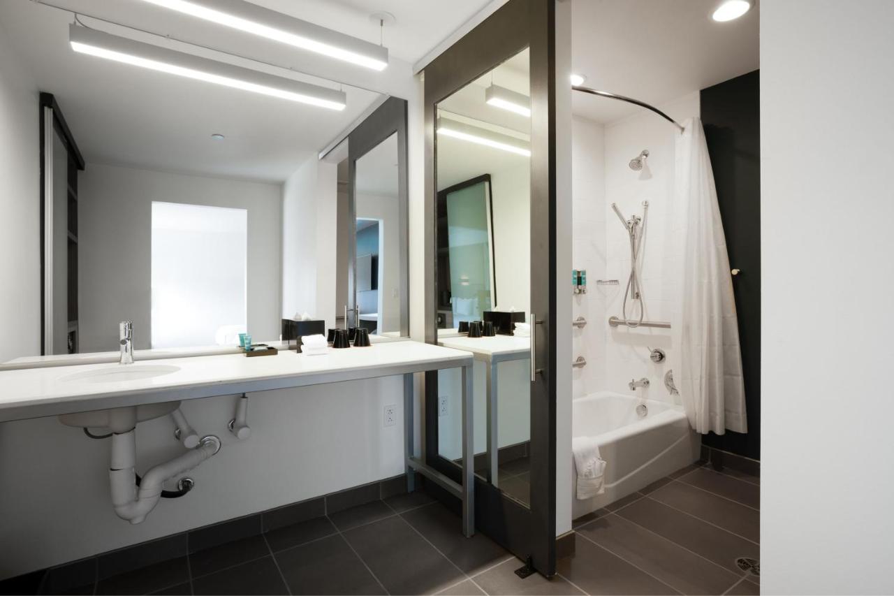 Aloft, Guest room, 1 King at Aloft by Marriott Austin Airport
