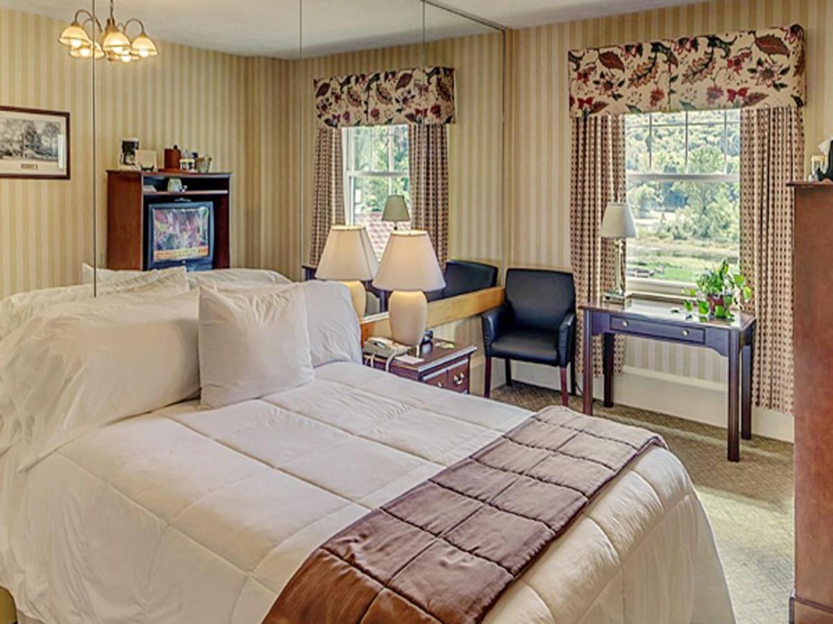 King Room at The Shawnee Inn and Golf Resort