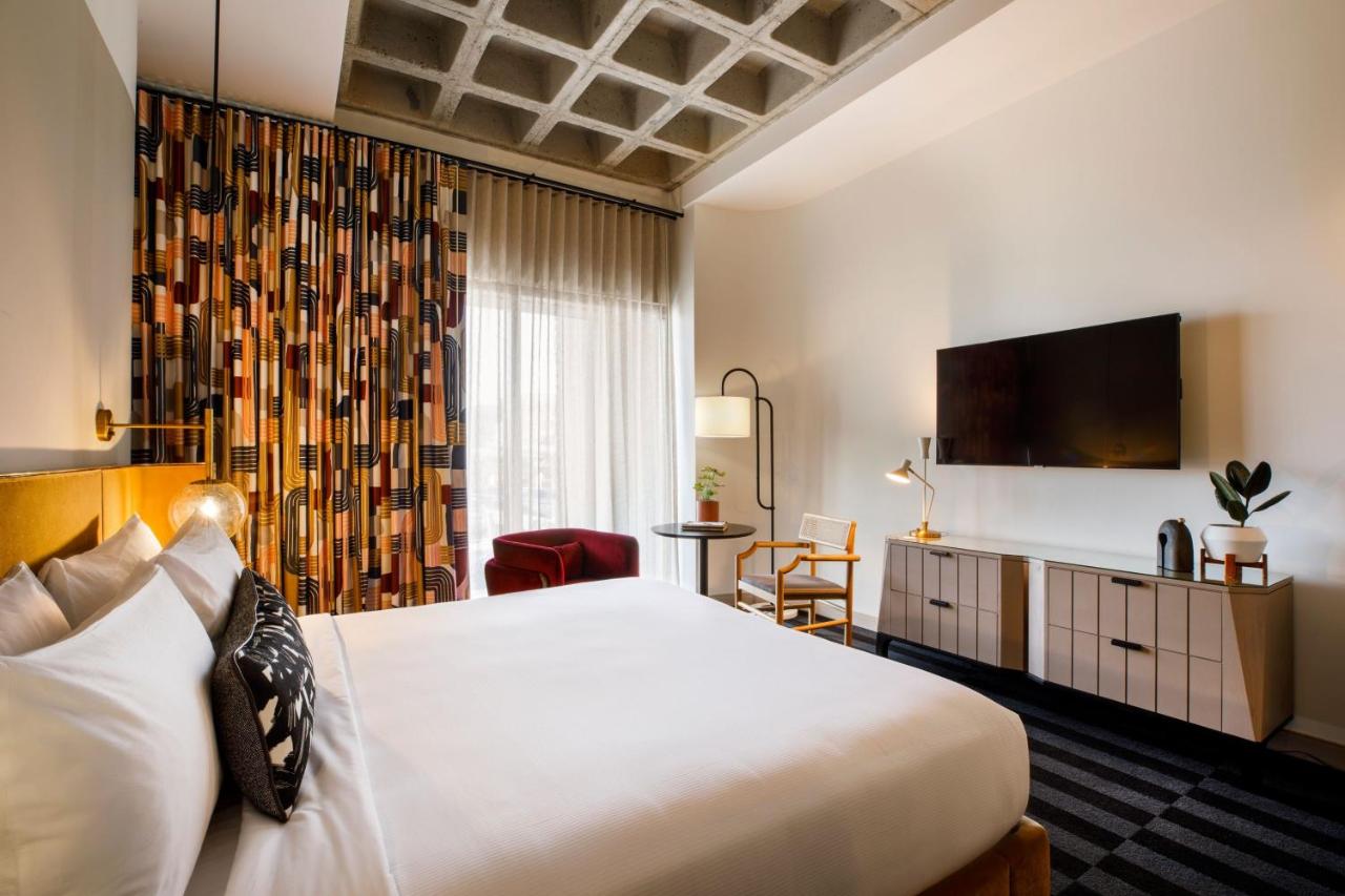 Deluxe King Room with City View at Hotel Indy, Indianapolis, a Tribute Portfolio Hotel