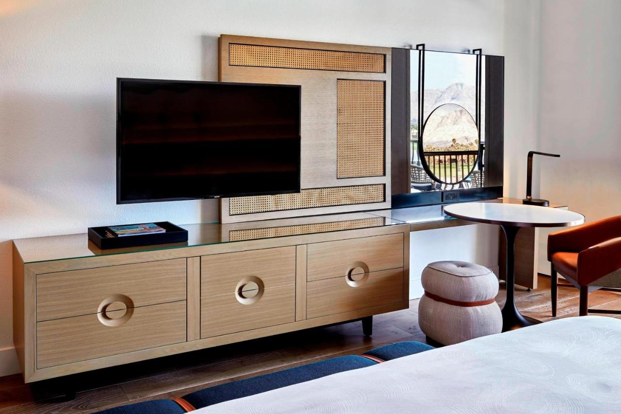 King Room, Guest room, 1 King, Sofa bed, Balcony at JW Marriott Desert Springs Resort & Spa