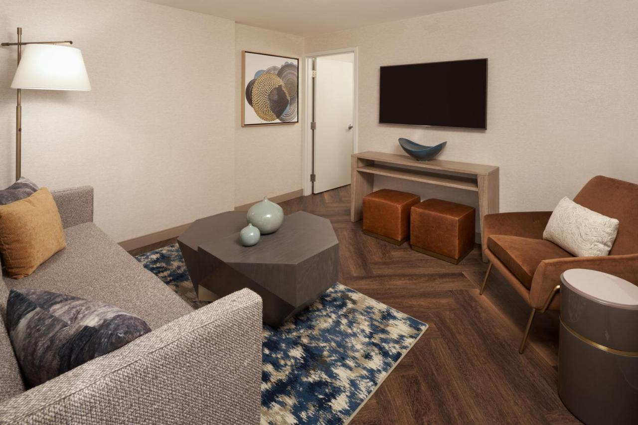 Guest room, 1 King, Sofa bed at The Westin Indianapolis