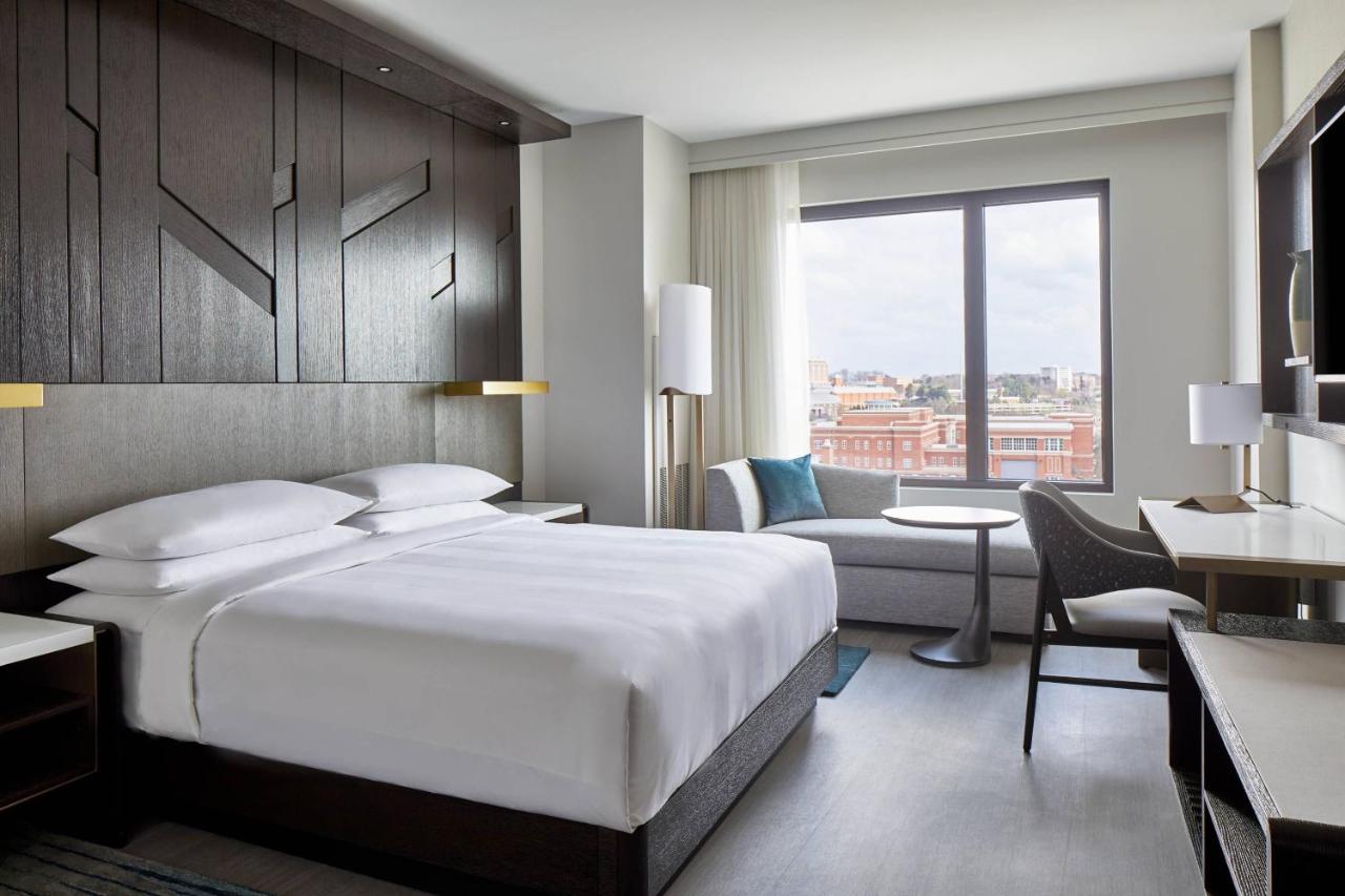 Guest room with 1 King bed University View at UNC Charlotte Marriott Hotel & Conference Center