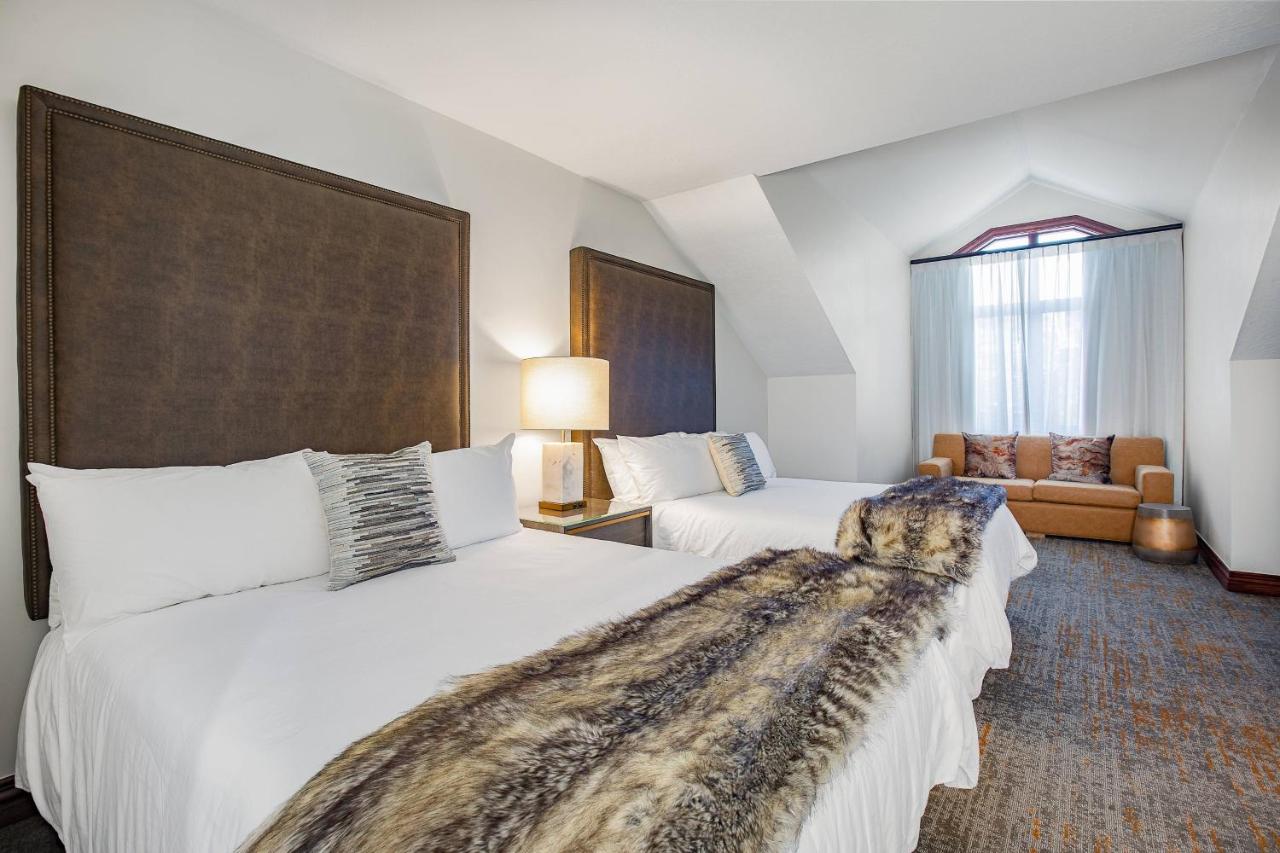 Suite with Two Queen Beds, Sofa Bed and mountain View at Beaver Creek Lodge, Autograph Collection