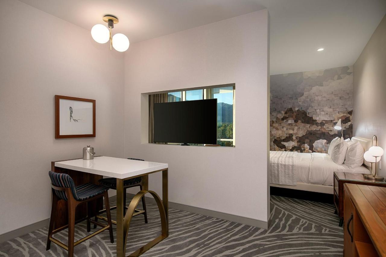 1 Bedroom Suite with 1 King, Sofa bed at Le Méridien Pasadena Arcadia