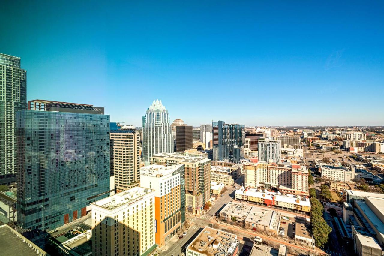 Corner King, Guest room, 1 King, Corner room at Austin Marriott Downtown