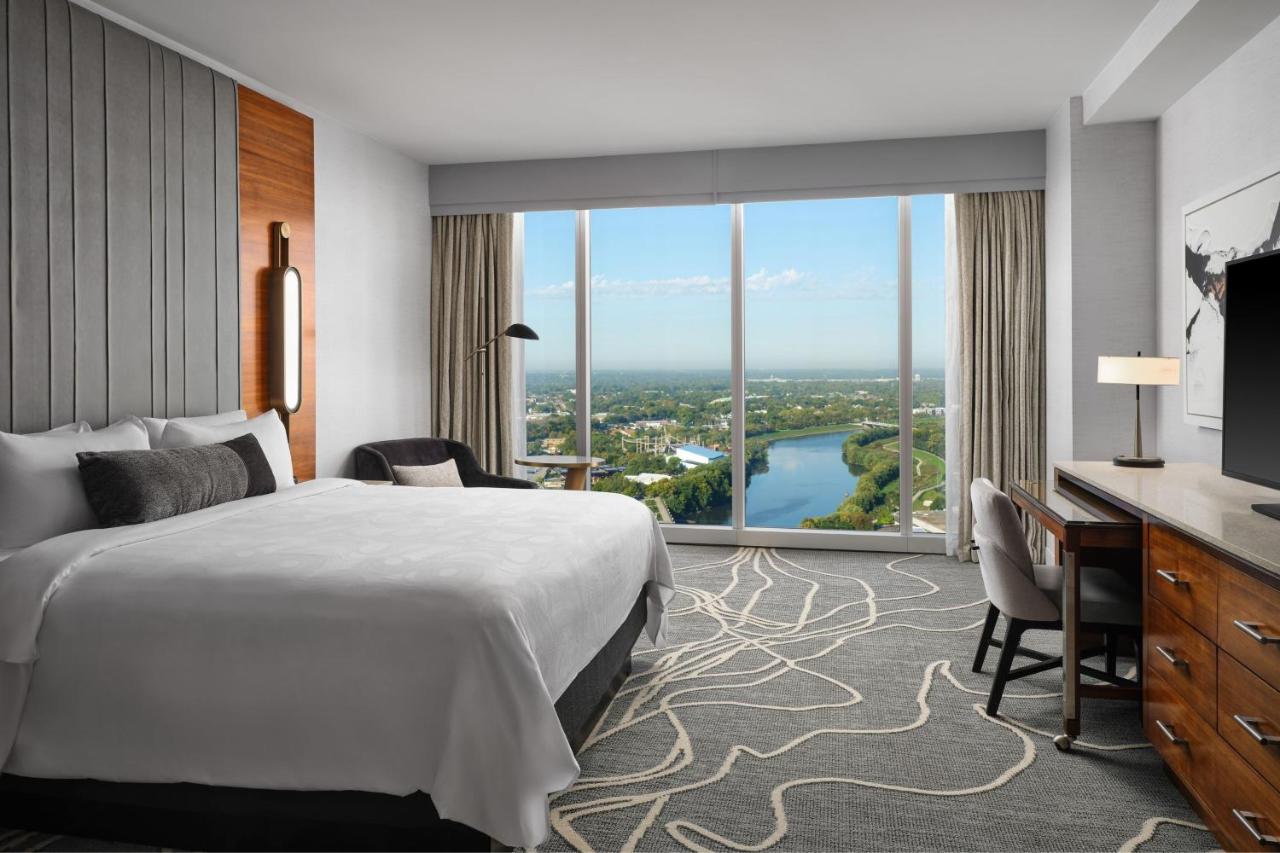 King Room with Roll-in Shower and Executive Lounge Access - Mobility and Hearing Accessible/High Flo at JW Marriott Indianapolis